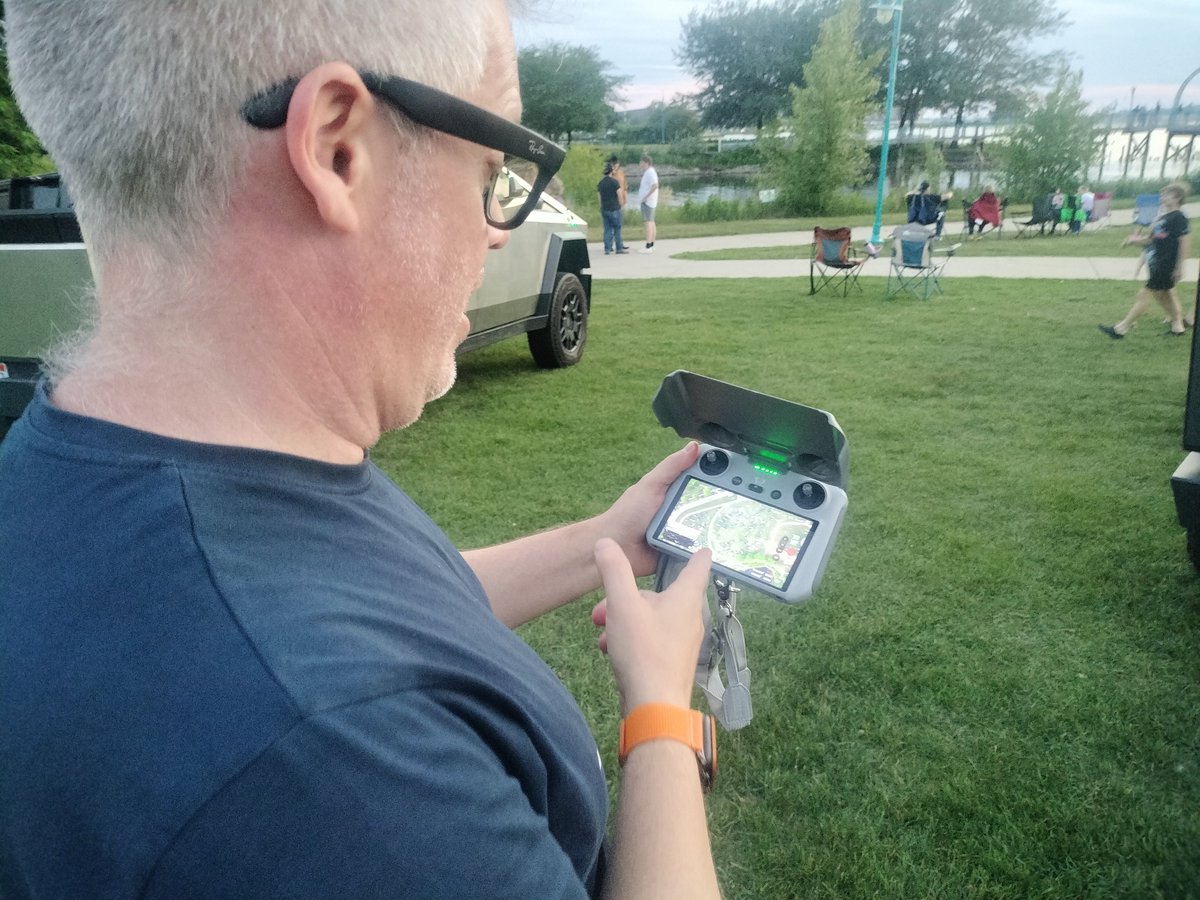 AmazingChevVolt's tweet photo. CLEAN ENERGY RETORT™ /
Y U P !! ⚡
Wowsers Generating, Simon Pollock s' @TeslaLightShowsAt @TeslaOwnersMI s' ---> Amazing #MichiganSummerMeetup; Our 3 Adventure #TeslaEVRoadTrip There, 2026 (With @DaBagBoy) On The Sugar Sandy Shores Of Lake Michigan, MUSKegon, MI!!
(Figs 1.2.3.4 MSM 2026! ⚡⚡⚡