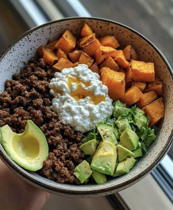 magkyuu's tweet photo. planning some meals for the week <3 Desperately need inspo so i dont go back to rice and mayo in my bowls https://t.co/5bG1EQCkPr