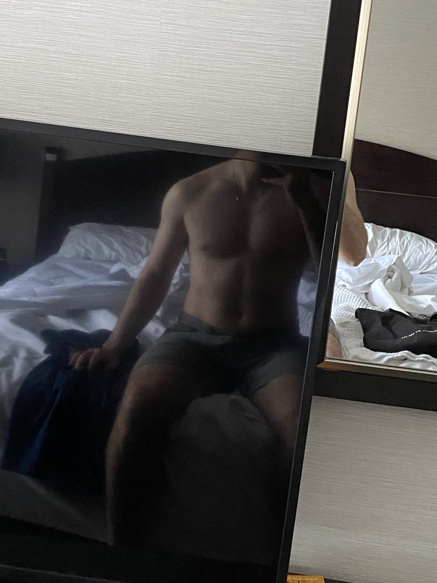 ianXdar's tweet photo. I feel like my chest and arms were so small only a few weeks ago.
I gotta keep up with the workout routine.
That hotel room was fantastic btw https://t.co/EsuAjEmSXi
