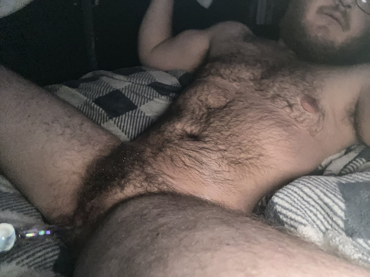 gaystonervamp's tweet photo. Greased up + flexing while fucking my hairy man cunt 😵‍💫 https://t.co/wlc2dvsWxx