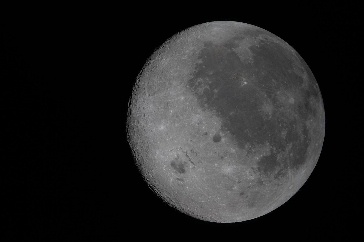 NASAArtemis's tweet photo. Tonight, take a moment to look up and enjoy one of nature's timeless sights: a full Moon.

Beautiful, familiar, and endlessly inspiring, the Moon never loses its ability to fill us with wonder. https://t.co/ogdPpZ2u4m
