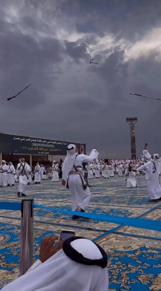 leer5s's tweet photo. في يوم الثلاثاء ( امس ) اقامو قبيلة بني عمر حفل زواج لاحد ابنائهم،وهذا كان مدقالهم وصفوفهم وحضورهم ، ف لتكن على علم ياعدونا الغاشم ان هذا احتفال فرح عند ( قبيلة واحدة ) فما بالك في باقي القبائل السعودية ،
{في فرحنا نُرعبك وفي غضبنا نؤلمكَ بشدة😁.}
#السعودية_خط_احمر 
#السعودية https://t.co/DAOKJh2Mmy