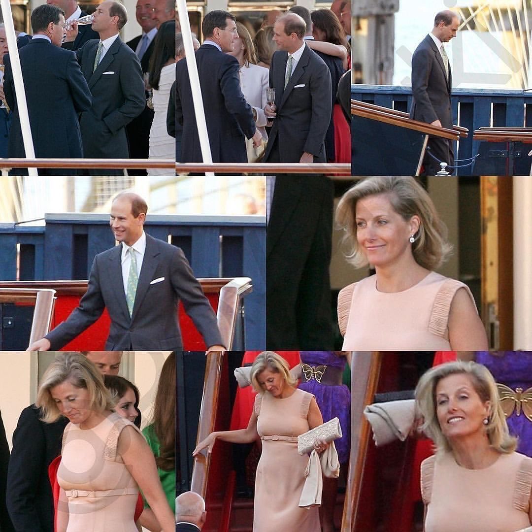 RoyalWikipedia's tweet photo. On this day in 2011, members of the Royal Family attended the pre-wedding party for Mr Mike Tindall and Miss Zara Phillips on the Royal Yacht Britannia❤️
1/2❤️
#PrinceOfWales #PrincessOfWales #DukeOfSussex #PrincessBeatrice #PrincessEugenie #DukeOfEdinburgh #DuchessOfEdinburgh https://t.co/lnsJVkfDYz