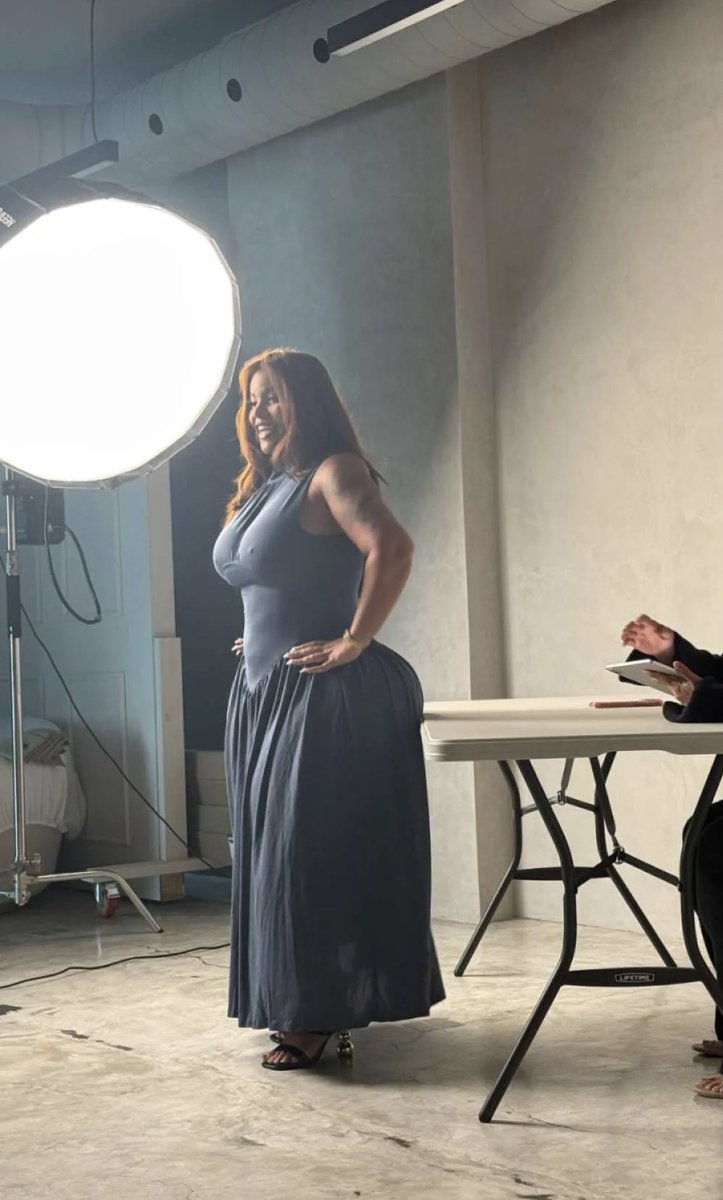 Graciebon151051's tweet photo. On set 🥰🥰 https://t.co/Nk7ItpU5AF