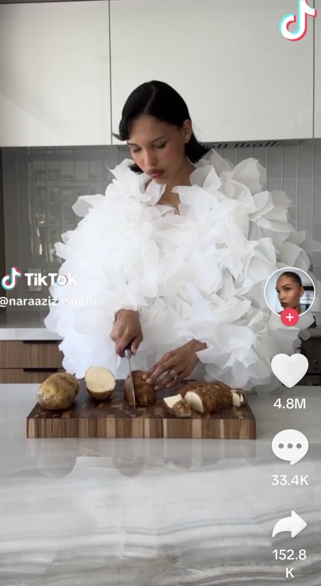 janesue821's tweet photo. The woman who dressed like this in her videos was doing a bit? You’re telling me now for the first time. https://t.co/7MYMhcfVWc