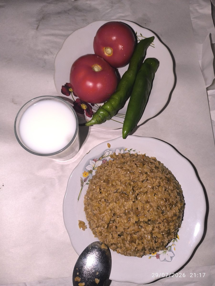 Kalp48044897's tweet photo. Bu akşamın menüsü tereyağlı firig pilavı,huhtesem olmuş  bulgura devam😅 https://t.co/DbDf2TeoFm