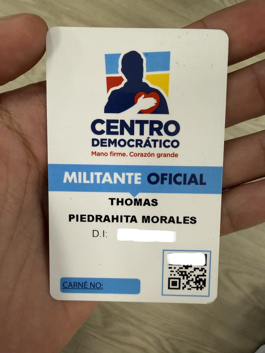 ThomasPiedraita's tweet photo. Soy de DERECHA y hago parte del Centro Democrático @CeDemocratico 
Partido que es de gobierno y apoyó la primera iniciativa de Abelardo de la Espriella @ABDELAESPRIELLA para llevar su posesión a Cali.

17 votos a favor en Senado 
30 votos a favor en Cámara 

NO COMAMOS CUENTO Colombia nos une.