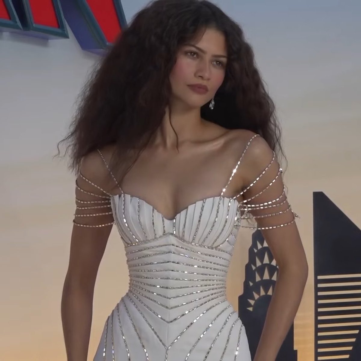 FilmUpdates's tweet photo. Zendaya stuns at the UK premiere of ‘SPIDER-MAN: BRAND NEW DAY’ https://t.co/0IhyTG6OAY
