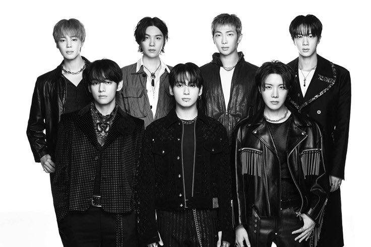 Galinka_Boo's tweet photo. WE STAND WITH BTS 
WE ARE PROUD OF YOU BTS 
BTS OUR FOREVER ARTISTS 
#WeStandWithBTS
#WE_PURPLE_YOU_BTS 
#Proud_of_BTS https://t.co/UqCTPbRZHL