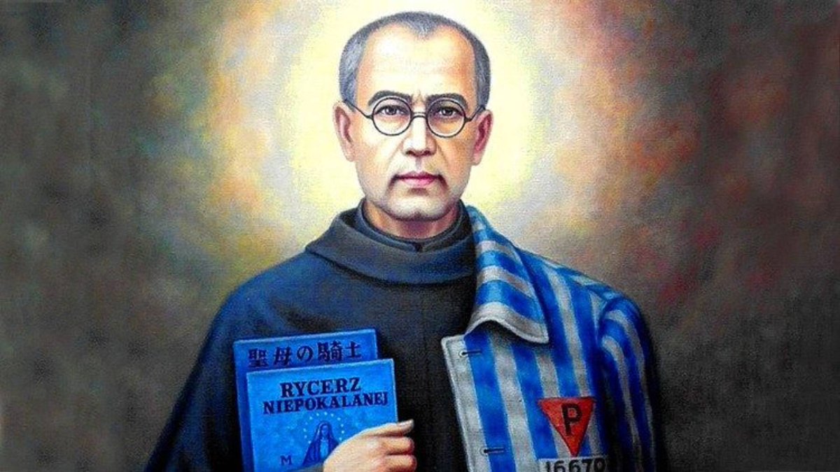AnitaSchelde's tweet photo. Jeżeli ktoś z moich Uczniów nie wie :
dlaczego tak często narzekam i jestem taka rozżalona ❓
To odpowiadam, że tylko i wyłącznie z jednego POWODU : ponieważ w Polsce panuje gorsza CIEMNOTA niż za chłopa pańszczyźnianego ❗️❗️❗️
Gdyby było inaczej to moja Szkoła miałaby taki PRESTIŻ i takie granty, że bez problemu mogłabym zatrudnić w niej połowę moich Uczniów...i to na pełnym etacie !

Proszą bardzo ⬇️
Profesor z PAN, Żydowski Chłopiec i pani od historii czyli 85 rocznica Świętości Ojca Maksymiliana Marii Kolbe.

prof. Tomasz Żukowski :
"Kolbe miał taką zaletę : pomagał poradzić sobie z pamięcią o współudziale w ludobójstwie. Uczestnictwo w realizowanym przez nazistów Holocauście po wyzwoleniu zamieniło się w czystkę etniczną realizowaną już własnymi siłami. Ulice polskich miast i miasteczek – pisał Jan Tomasz Gross – spłynęły żydowską krwią i to musiało zostawić ślad w zbiorowej psychice. Krematoryjny dym, z którego wyłania się Najświętsza Maria Panna z koronami czystości i męczeństwa w barwach narodowych, to bezwstydny, ale skuteczny sposób radzenia sobie z kłopotem".

Śp. Zygmunt Gorson (numer obozowy 52821) :
„Pochodziłem z dobrego domu, gdzie miłość była słowem-kluczem. Moi rodzice byli dobrze sytuowani i wykształceni. Moje trzy siostry, bardzo ładne, moja mama, która była adwokatem, doktorantem uniwersytetu w Paryżu, mój ojciec i moi dziadkowie, wszyscy zmarli : jedynie ja przeżyłem. Być dzieckiem wychowanym w tak cudownym środowisku i znaleźć się potem niespodziewanie zupełnie sam, w wieku trzynastu lat, w piekle Auschwitz, posiada taki efekt, że inni mogą to zrozumieć z wielkim trudem.
To było wtedy, kiedy błąkałem się - szukając kogokolwiek, z kim mógłbym podzielić się wspomnieniami - jak Kolbe mnie spotkał i rozmawiał ze mną. Był dla mnie jak Anioł, i jak matka bierze swe pisklęta pod skrzydła, tak on mnie wziął w ramiona. Ocierał zawsze moje łzy. Od tego momentu wierzę o wiele bardziej w Boga, ponieważ od czasu, kiedy zmarli moi rodzice, pytałem siebie nieustannie: „Gdzie jest Bóg ?” I straciłem wiarę. Kolbe mi ją przywrócił !
On wiedział, że byłem Żydem, lecz to nie stanowiło różnicy. Jego serce nie czyniło rozróżnienia między osobami i nie miało dla niego znaczenia to, czy są żydami, katolikami lub z jeszcze innych religii : on kochał wszystkich i dawał miłość, nic innego jak miłość.
W dzisiejszych czasach jest łatwo być uprzejmym, dobroczynnym, pokornym, dopóki panuje pokój i jest dostatek. Mogę jednak powiedzieć, że być takim jak Ojciec Kolbe, w tym czasie i w tym miejscu, to przekracza wszystko, co słowa mogą wyrazić.
Mimo to, że pokochałem bardzo mocno Maksymiliana Kolbego, kiedy byłem w Auschwitz, gdzie on okazał się moim przyjacielem, to kocham go także teraz i będę go kochał, aż do ostatniego momentu mojego życia !”

Z jednej strony parszywe kalumnie Pana którego utrzymujecie z własnych podatków a z drugiej strony pani od historii przypomniała NAJPIĘKNIEJSZE Świadectwo : Prawdy, Miłości i Poświęcenia ❗️
Teraz już rozumiecie dlaczego narzekam i jestem często rozżalona ❓❓❓

Źródło :
Sigmund Gorson - "Ashes of My People"
https://t.co/uYX0ELCMFj