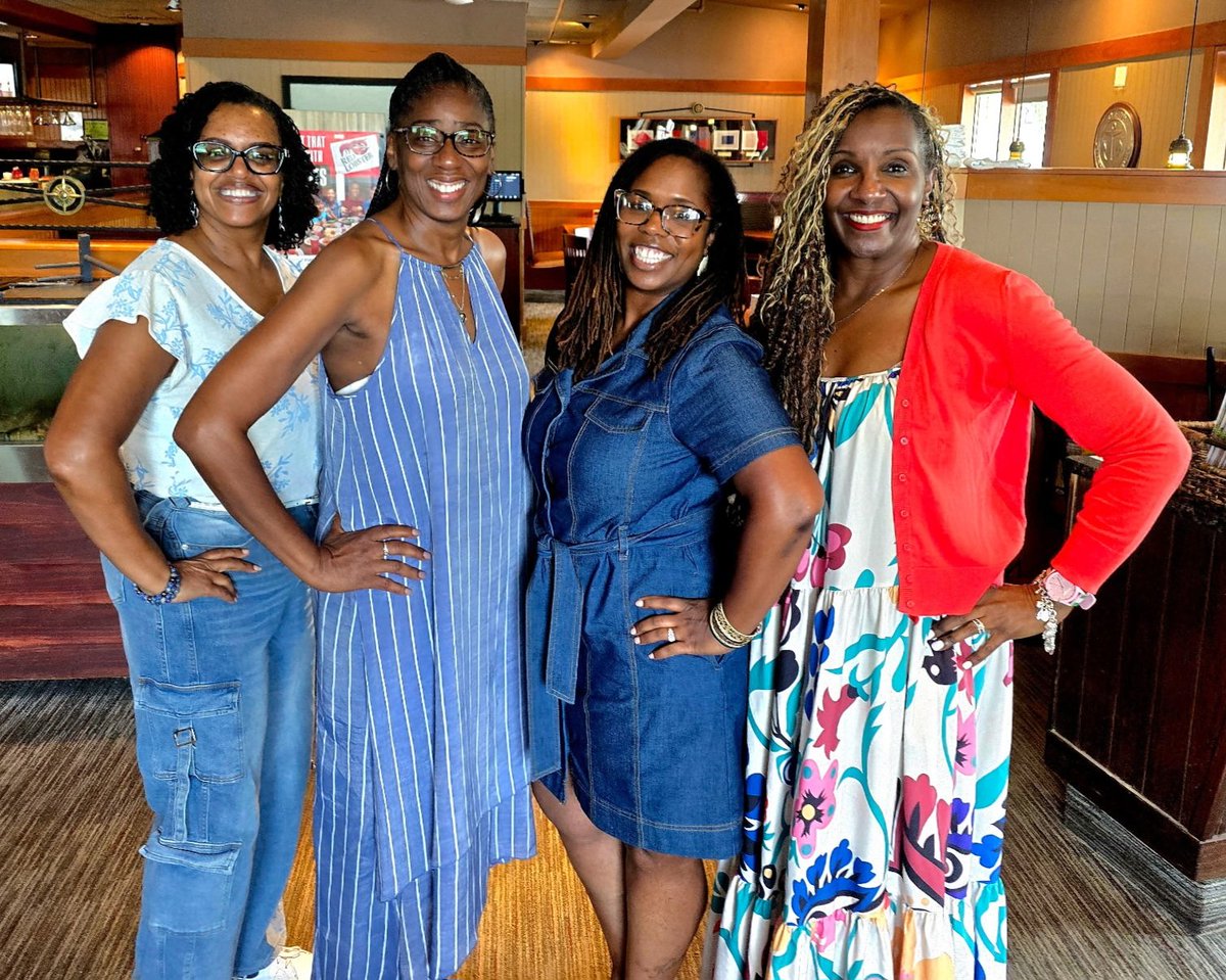 CynthiaSJewell's tweet photo. Back with one of the baddest admin teams in the land! I had the opportunity to serve as their PrinciPAL during my time at SES! Thanks for being loyal  @bea_holmes1 @DmitchellSES1 @TeacherKPaggett! #AdminTeam #SES #LeadLearners #ColleaguesTurnedFamily https://t.co/hhODKzUiDd