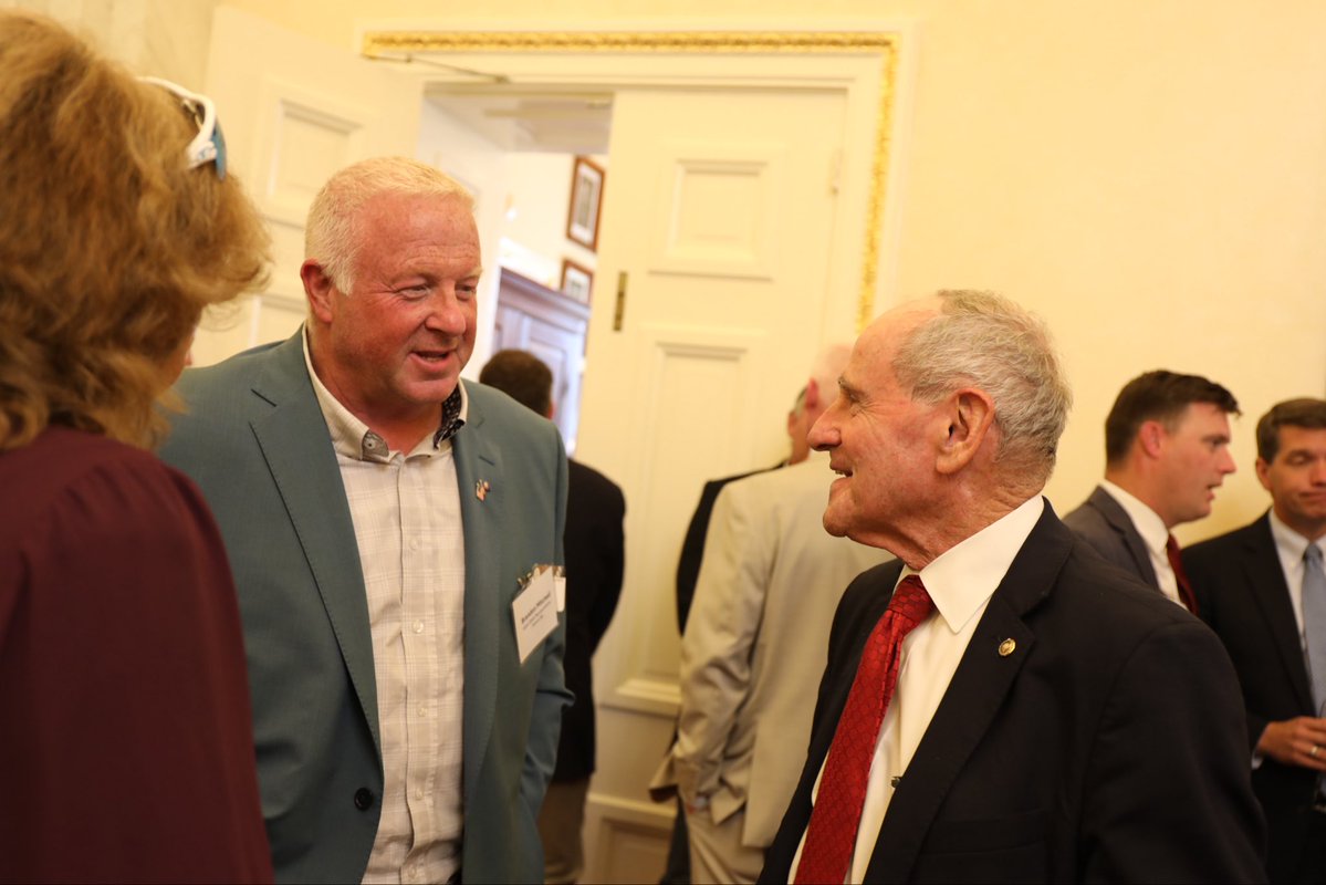 SenatorRisch's tweet photo. It was an honor to host some of Idaho’s state legislators during their visit to Washington, D.C. Whether in the statehouse or the Capitol, representing Idaho is the honor of a lifetime. God Bless the Gem State! https://t.co/jj4Z7UstWW