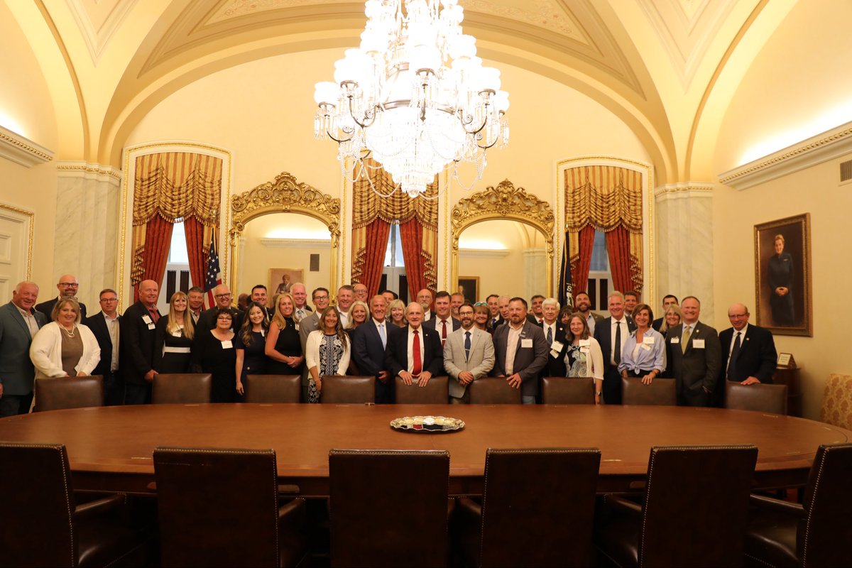 SenatorRisch's tweet photo. It was an honor to host some of Idaho’s state legislators during their visit to Washington, D.C. Whether in the statehouse or the Capitol, representing Idaho is the honor of a lifetime. God Bless the Gem State! https://t.co/jj4Z7UstWW