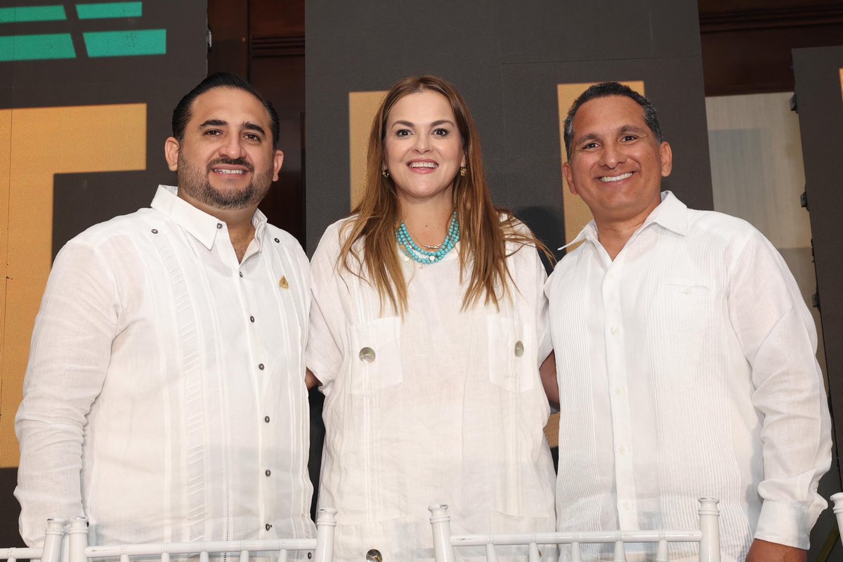 CeciliaPatronL's tweet photo. 🤝 Nuevo Comité Directivo de CETUR 2026-2027

Asistí a la toma de protesta del nuevo Comité Directivo del Consejo Empresarial Turístico de Yucatán (CETUR) para el periodo 2026-2027.

Deseo éxito a su presidente, Jordy Abraham Martínez, y a quienes integran este nuevo comité. Desde el Ayuntamiento de Mérida seguiremos trabajando en coordinación con el sector turístico para fortalecer un destino que genere más oportunidades para las familias y mayor confianza para quienes nos visitan.

#MéridaContigoEsMejor