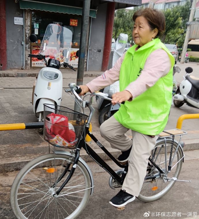 SandyGould39052's tweet photo. [Join our neighborhood spring clean-up this Saturday 9AM at Central Park! Gloves u0026 snacks provided—bring your friends, let’s tidy up our community together!] https://t.co/dN9eV1WJ7j