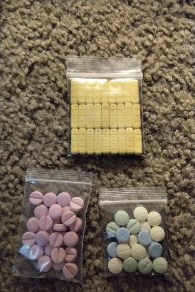 Jenifer_671's tweet photo. Way to Reflex #drugtwt #coketwt https://t.co/CrdDoLFjXn