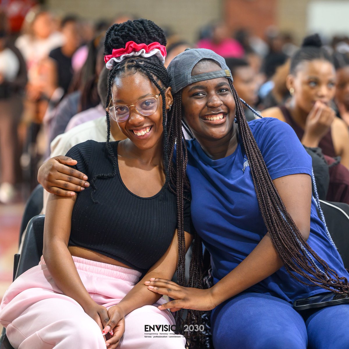 DUT_Tweets's tweet photo. 𝐇𝐢𝐠𝐡𝐥𝐢𝐠𝐡𝐭𝐬 🔥 from the Siyakhana Wellness Women’s Circle, hosted by the Qhakaza Ladies Network under Student Residence and Student Life in Durban as part of its Residence Life Programme.

The event brought female students together to focus on wellness, self-care and healthy lifestyle choices.

📸 Photographer: S’bonelo Dlamini

#DUTProud #QhakazaLadiesNetwork #SiyakhanaWomensCircle #DUTStudents #CreativeDistinctiveImpactful