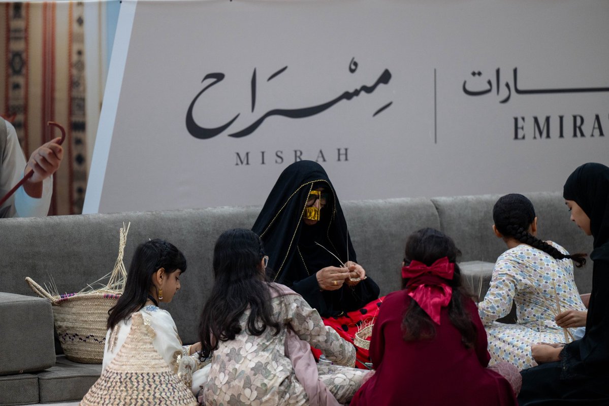 MansourBinZayed's tweet photo. أثناء زيارتي اليوم لمهرجان الشيخ زايد الصيفي بالوثبة، اطلعنا على برامج وأنشطة تستثمر الإجازة الصيفية في تنمية قدرات أبنائنا، وصقل مهاراتهم، واكتشاف مواهبهم، مع تعزيز ارتباطهم بأصالة الموروث الثقافي، وتزويدهم بتقنيات المستقبل. 
رهاننا الأكبر سيبقى على الإنسان .. نريد جيلاً واثقاً، مبدعاً، ومؤهلاً للمستقبل، يحمل راية الوطن، ويواصل مسيرة التنمية والإنجاز.