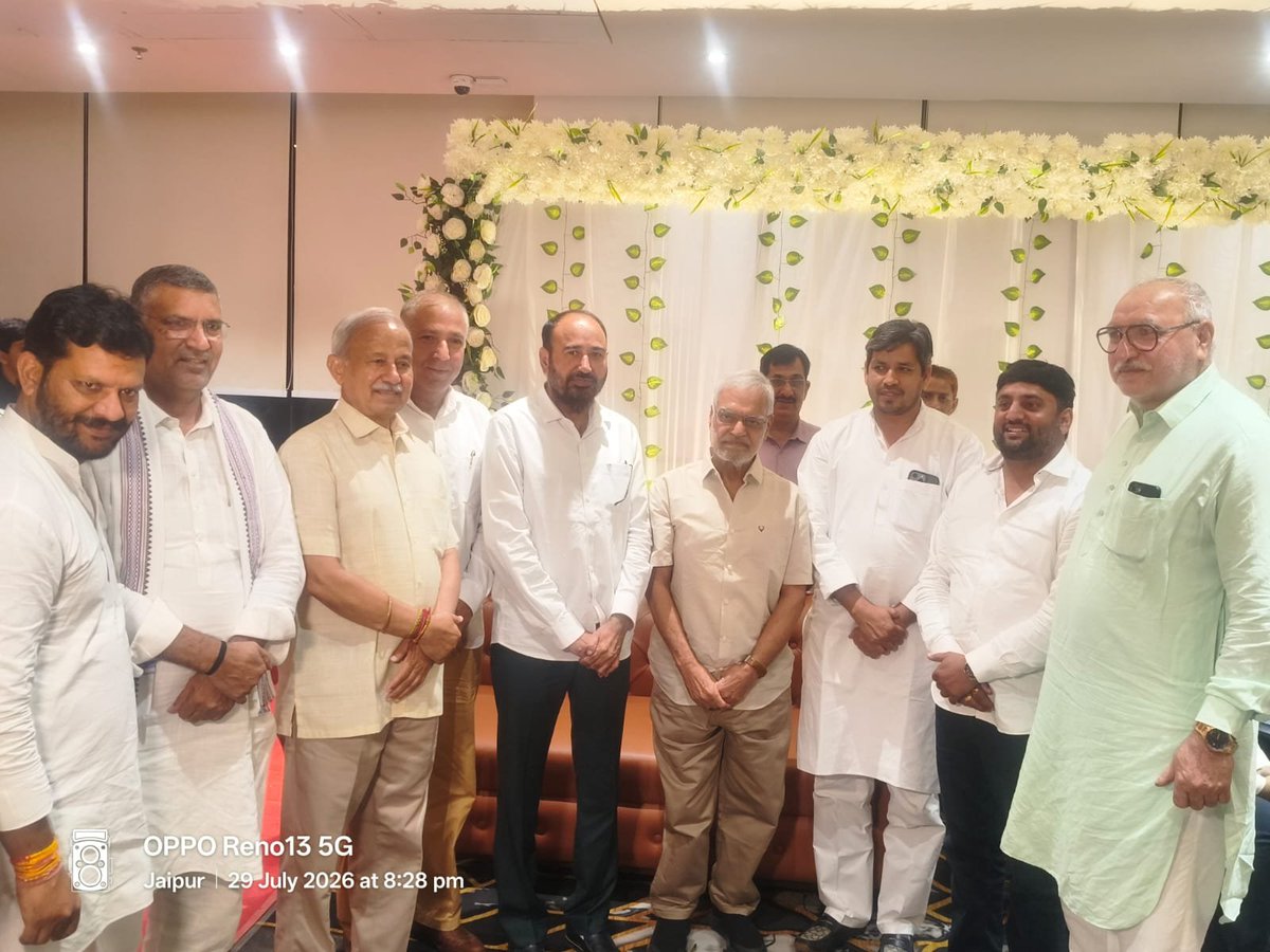 PtShivagajiya's tweet photo. आज बड़े भाई एवं पूर्व विधायक वाज़िब अली जी के सानिध्य में राजस्थान विधानसभा के पूर्व अध्यक्ष आदरणीय माननीय #सी_पी_जोशी जी को उनके #जन्मदिवस पर हार्दिक बधाई एवं शुभकामनाएँ प्रेषित करने का सौभाग्य प्राप्त हुआ।

इस गरिमामय अवसर पर राजस्थान के पूर्व मुख्यमंत्री आदरणीय श्री अशोक गहलोत जी, नेता प्रतिपक्ष श्री टीकाराम जूली जी, प्रदेश कांग्रेस कमेटी के अध्यक्ष श्री गोविन्द सिंह डोटासरा जी, पूर्व मंत्री श्री रघु शर्मा जी, पूर्व मंत्री श्रीमती शकुंतला रावत जी, पूर्व विधायक श्री संदीप यादव जी, पूर्व विधायक श्री लाखन मीणा जी सहित कांग्रेस परिवार के अनेक वरिष्ठ नेताओं से आत्मीय मुलाकात हुई। इस दौरान संगठन की मजबूती, जनहित के मुद्दों एवं प्रदेश के वर्तमान राजनीतिक परिदृश्य पर सार्थक चर्चा करने का अवसर भी मिला।

आदरणीय सी. पी. जोशी जी का सार्वजनिक जीवन हम सभी के लिए प्रेरणास्रोत है। ईश्वर से उनके उत्तम स्वास्थ्य, दीर्घायु एवं यशस्वी जीवन की मंगलकामना करता हूँ
@drcpjoshi @GovindDotasra @TikaRamJullyINC @aliwajib @ashokgehlot51