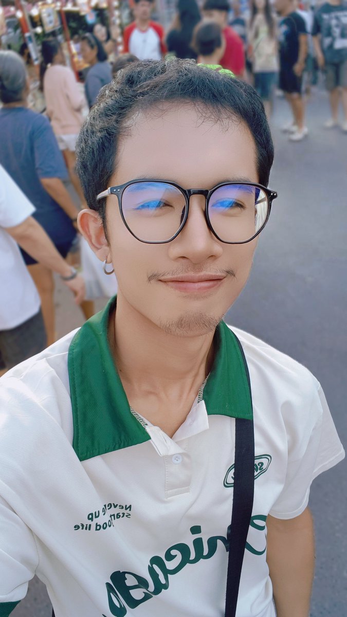 ZeroCake5454's tweet photo. เดินงานแห่เทียนพรรษาอำเภอเสนา #เสนา #อยุธยา #เกย์รับ https://t.co/DvzEXgRLlx