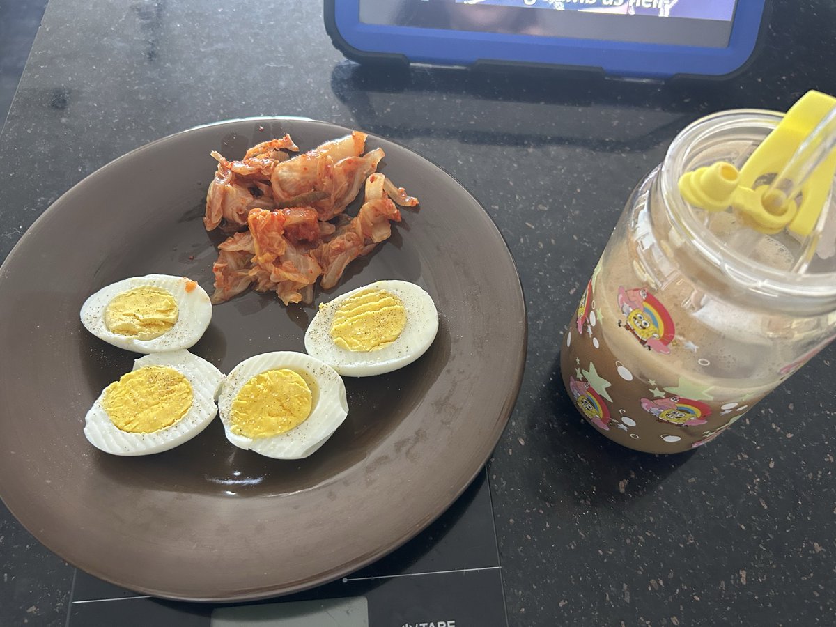 J3ssCalz's tweet photo. yummy yummy breakfast breakfast (233 calz) https://t.co/oWoSQxbogz
