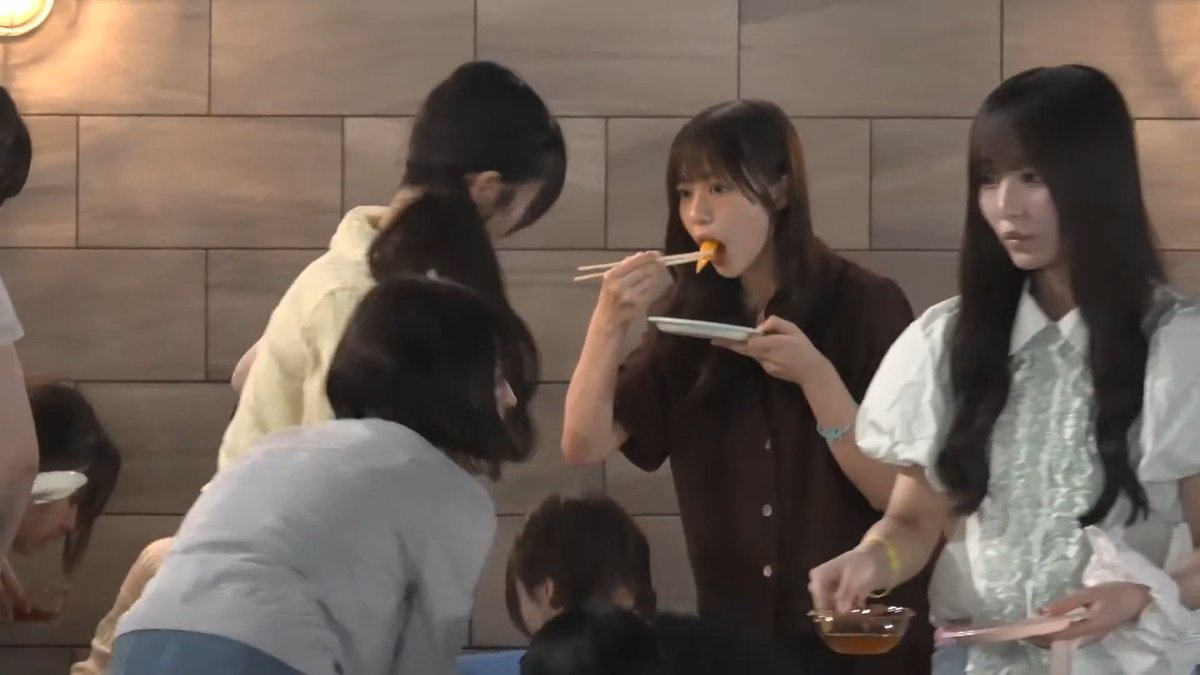 hinatakkuma's tweet photo. 女子力の高井俐香、食欲の正源司陽子 https://t.co/mFoDA1i6IQ