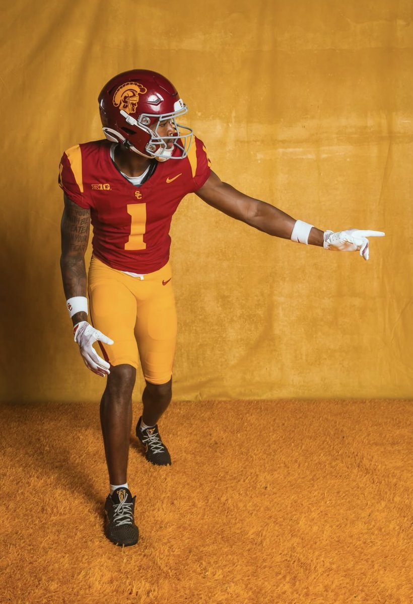 B1G10Trojan's tweet photo. Future bilentnikoff @BoobieFeaster23 fight on ✌️ ⚔️ @uscfb https://t.co/9YbIsuTq6N