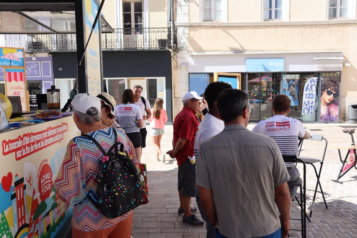 jeunesadmd's tweet photo. Poursuite de l’ADMD Tour à Villeneuve-sur-Lot !

De nombreux échanges avec les habitants sur la fin de vie, les droits des patients et l’importance des directives anticipées.

Un grand merci à Michel Masset pour sa visite, son soutien à notre tournée et son engagement https://t.co/1SdmDlU1mn