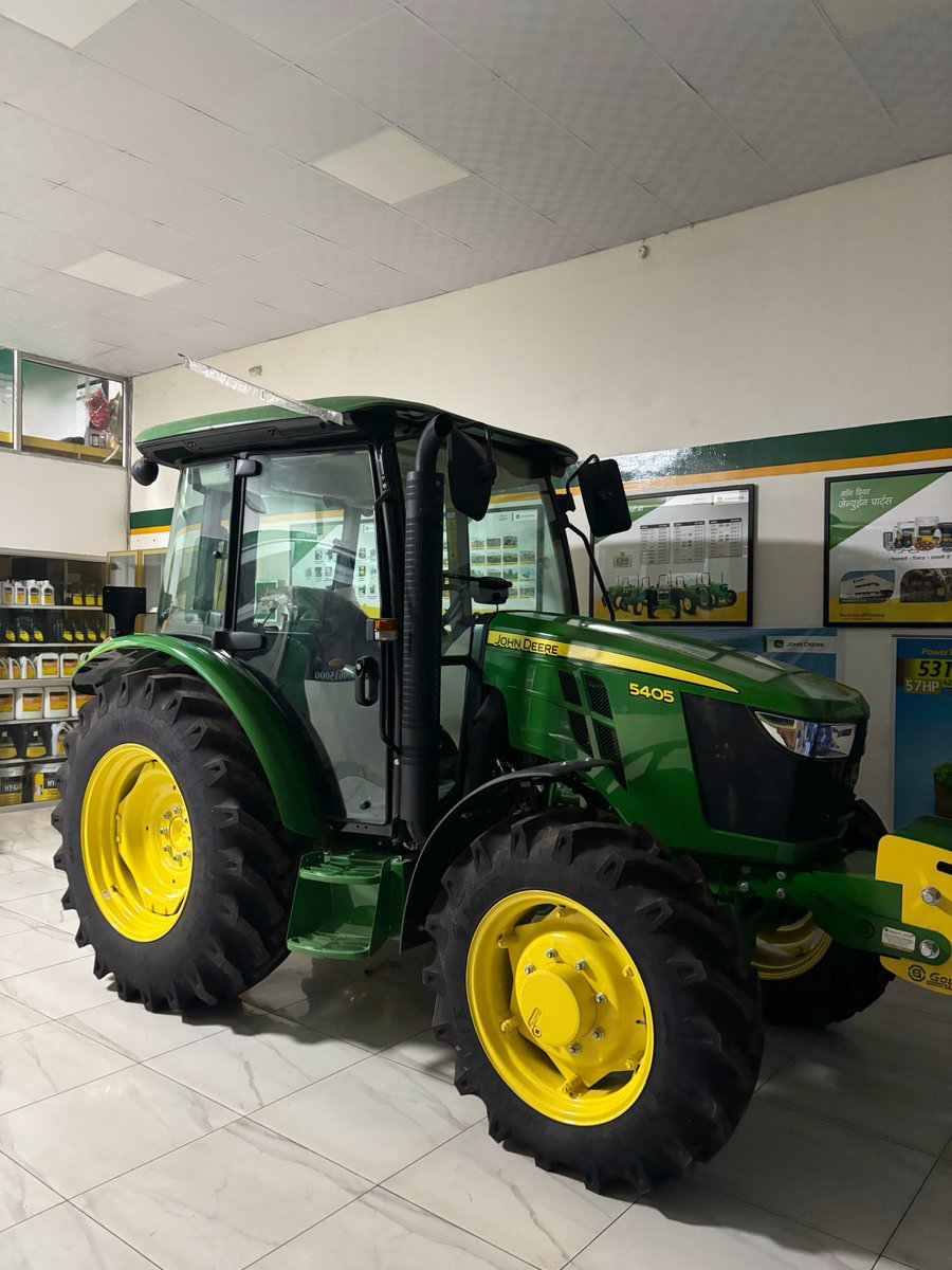 gurmankd's tweet photo. Ac wale tractors are nice https://t.co/9P56ONGnzw