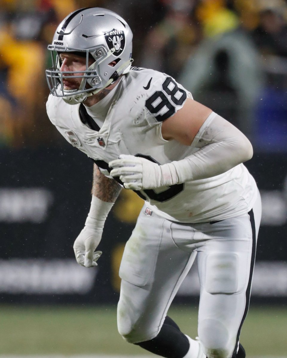 jasrifootball's tweet photo. 𝗥𝗨𝗠𝗢𝗥𝗦: Maxx Crosby’s odds to be traded to Dallas have skyrocketed over the past 24 hours following Jerry Jones’ comments that they never lost interest in acquiring him.

Will Crosby be traded before week 1?

(Via: @Polymarket) https://t.co/qHLWcubFsl