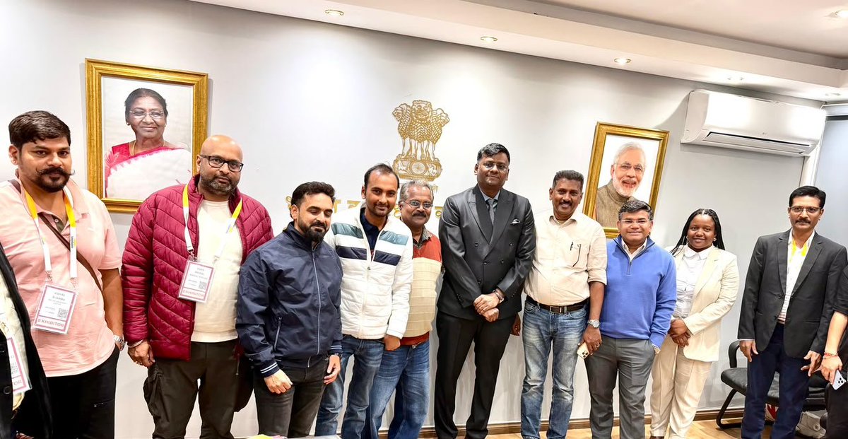 indiainjoburg's tweet photo. A B2B Networking meet was organised by CGI, Johannesburg for the HEPC delegation, visiting SA for “Decorex 2026 ". 14 Indian entities are participating in this year’s Decorex Exhibition.
  
CG also advised both sides to tap huge  opportunities in the handloom and business sector. https://t.co/2P3ZIDBcH0