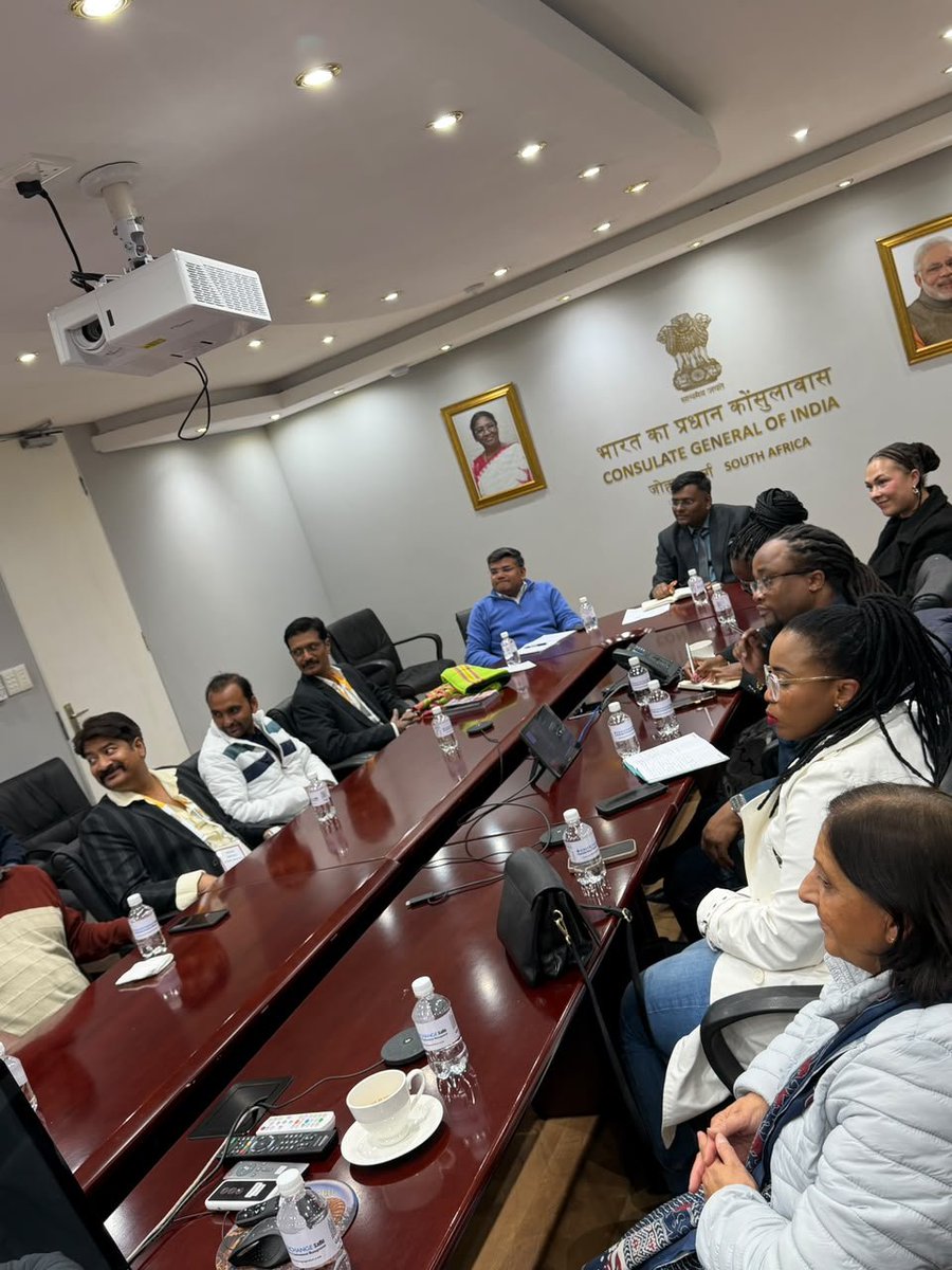 indiainjoburg's tweet photo. A B2B Networking meet was organised by CGI, Johannesburg for the HEPC delegation, visiting SA for “Decorex 2026 ". 14 Indian entities are participating in this year’s Decorex Exhibition.
  
CG also advised both sides to tap huge  opportunities in the handloom and business sector. https://t.co/2P3ZIDBcH0