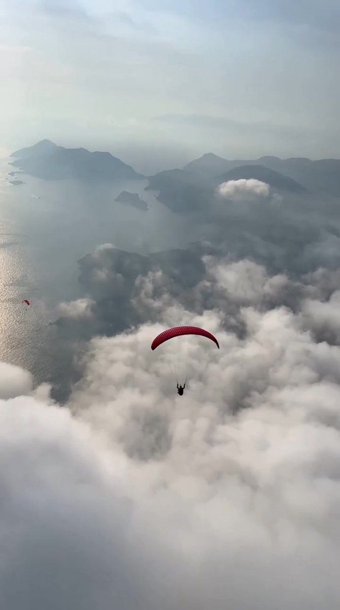 NomadicTales's tweet photo. Flying above the clouds 📍 https://t.co/b3i9zT3BZZ