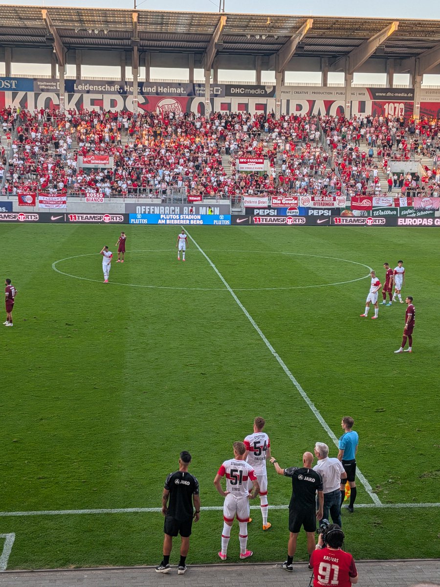 d_ha24's tweet photo. In der Schlussphase dürfen auch noch Veit #Stange & #Majchrzak erstmals für die #VfB-Profis ran. Penna & Rölke, der gute Ansätze gezeigt hat, gehen dafür runter...
#OFCVfB https://t.co/MPpSnTGfF0