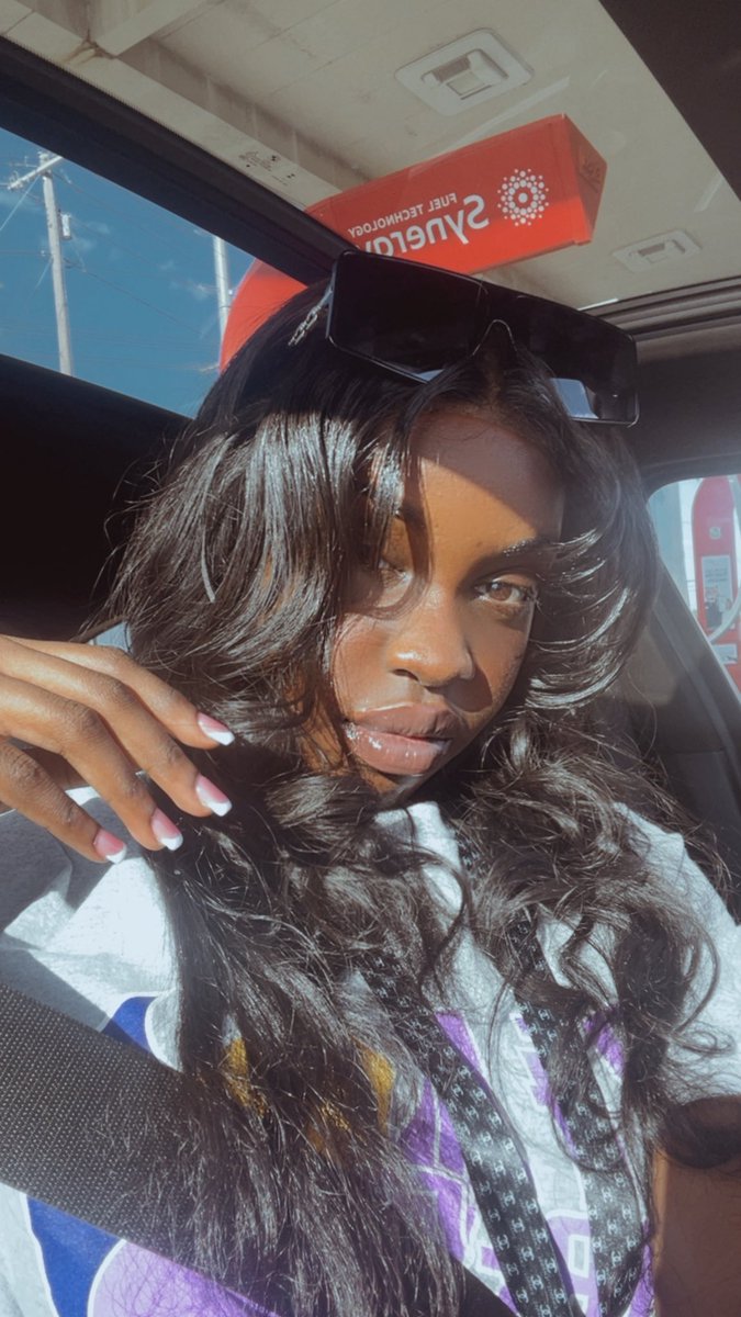 emmanuelaa21's tweet photo. Oh a bitch said I was ugly 🥱 https://t.co/pyyGJlepQ9