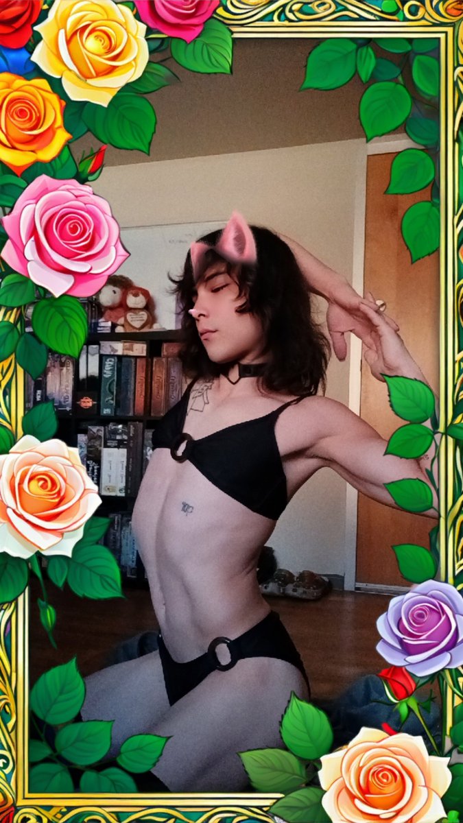 Joeylittle69's tweet photo. Gosh I wish I could be in a bikini out all day in this Texas heat 🫪🥵🥵🥵🥵 https://t.co/YfVtrlexNP