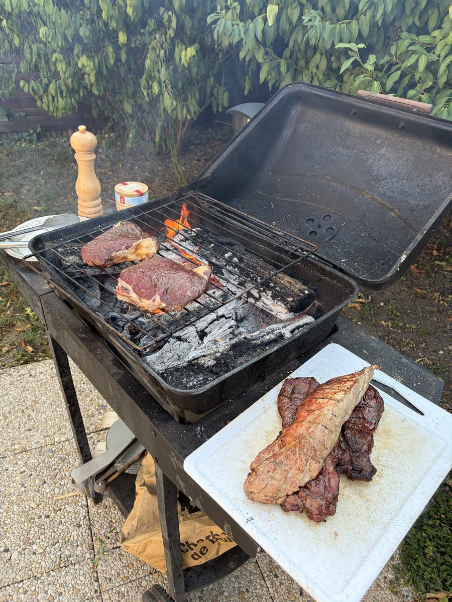 syrah_e's tweet photo. 今日は夜もバーベキュー🥩 https://t.co/M19v6F50uI