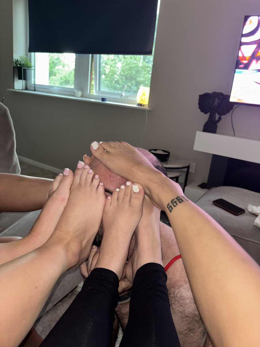bellefindommexo's tweet photo. Smothered by our pretty little feet 🌸😈 https://t.co/h73Pg74eBr