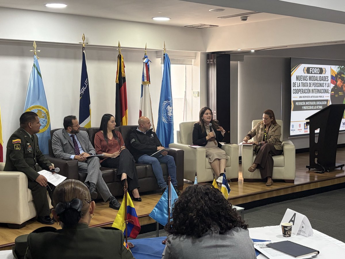 katherineJDiaz's tweet photo. Agradezco a la @DIJINPolicia por esta gran invitación a hablar sobre Trata de personas retos y buenas prácticas.
10 años de experiencia en esta lucha pueden ser cortos para este delito camaleónico.
Fue un honor hablar en este espacio de la #RedActiva y de trabajar en red. https://t.co/Gn2qMlPOJm