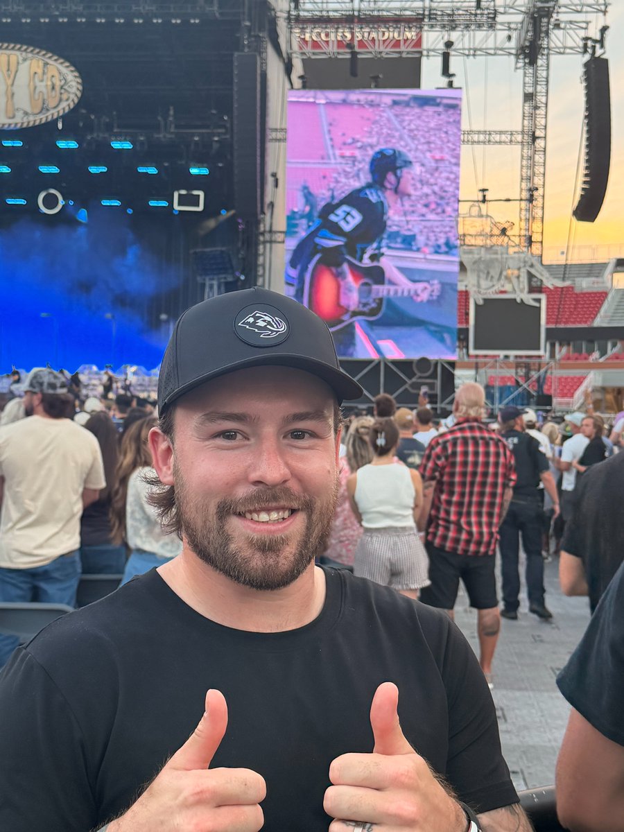 utahmammoth's tweet photo. Utah showed up. 🤘

Shoutout to @PostMalone and @JellyRoll615 for bringing the house down and for rocking Mammoth sweaters on stage. 

Can't wait to host you guys this fall! https://t.co/qskwdBaFId
