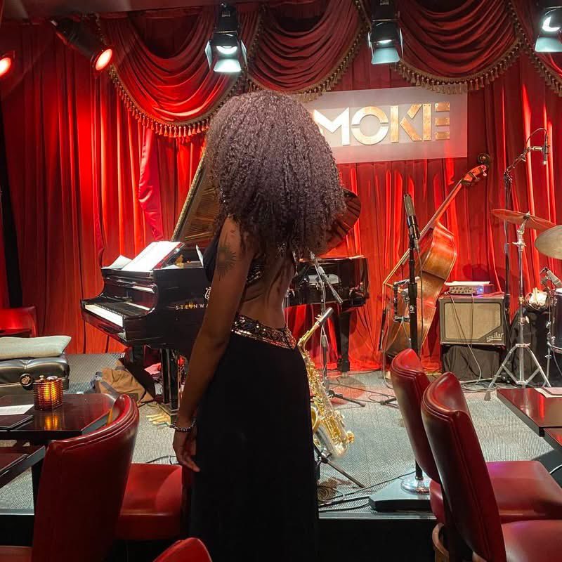 layxsnv's tweet photo. I want to experience a Jazz club at least once in my life 🥺✨🎷🍸.. https://t.co/U1G6JupSPE