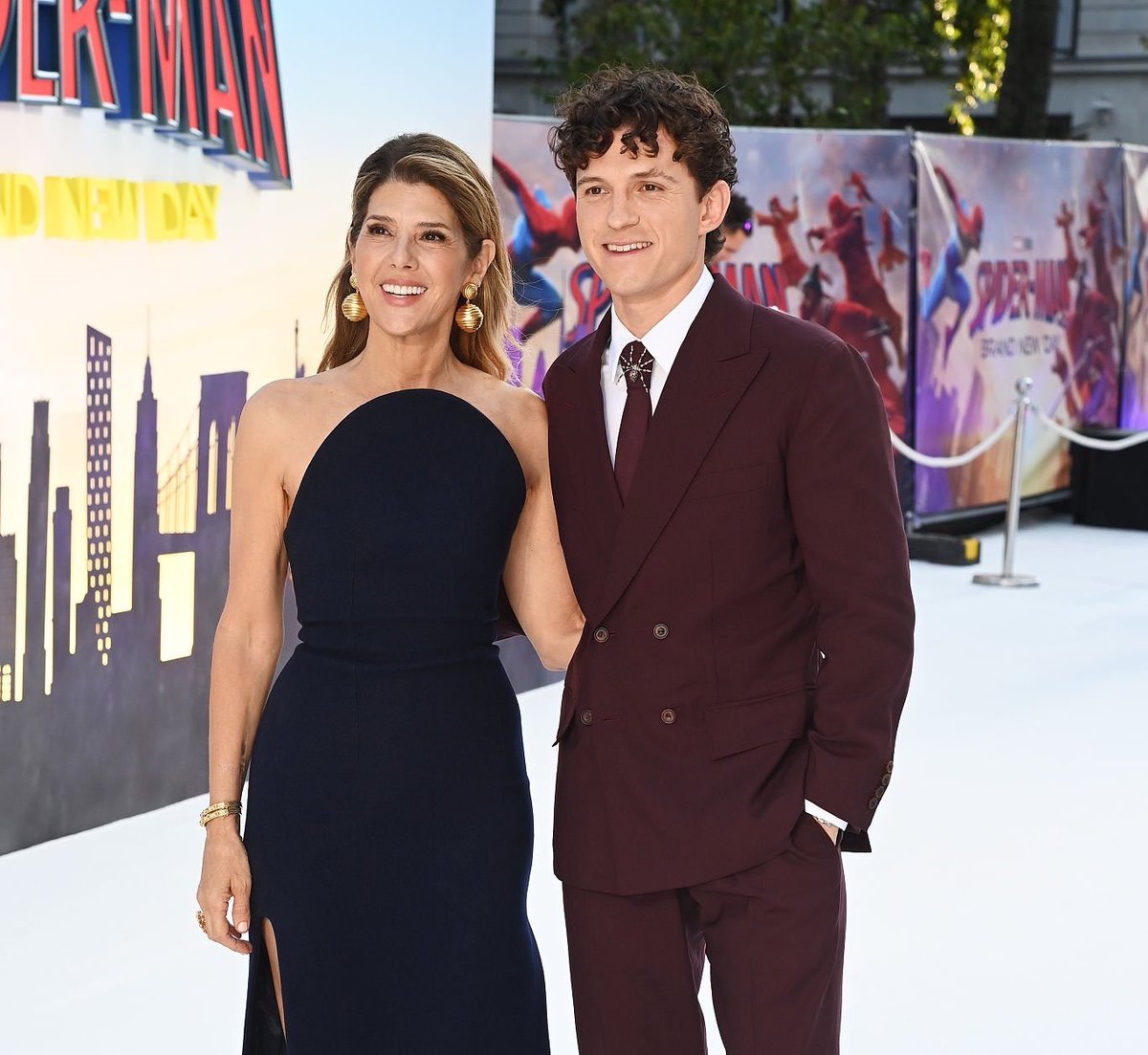 milkpanda13's tweet photo. tom and marisa at the homecoming premiere and now at the brand new day premiere i can't do this today 😭 https://t.co/lP05whA4DA