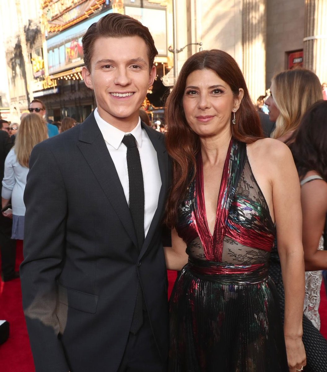 milkpanda13's tweet photo. tom and marisa at the homecoming premiere and now at the brand new day premiere i can't do this today 😭 https://t.co/lP05whA4DA