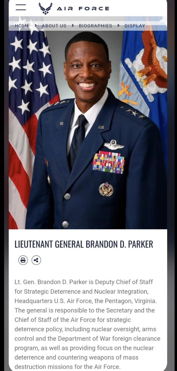 ButchHawking92's tweet photo. GQ with his 3rd star joining 3-Star General Kenyon Bell + 2-Star Roy Collins + 1 Stars Otis Jones & Nate Owendoff - 5 former US Air Force Academy hoopers @AF_MBB now at THE PENTAGON! #5GENERALS #BallUp #BiggerThanBall @USAFASID https://t.co/qKvkt7lwOA