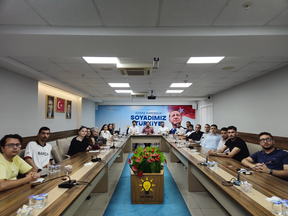 akgencumr's tweet photo. 📍 Haftalık Yönetim Kurulu Toplantımızı Gerçekleştirdik

Haftalık Yönetim Kurulu Toplantımızı, teşkilat çalışmalarımızı değerlendirerek ve önümüzdeki dönem programlarımızı istişare ederek gerçekleştirdik.
#AKGençlik #YönetimKurulu #Teşkilat #akgençümraniye https://t.co/6i7JjQIBKQ