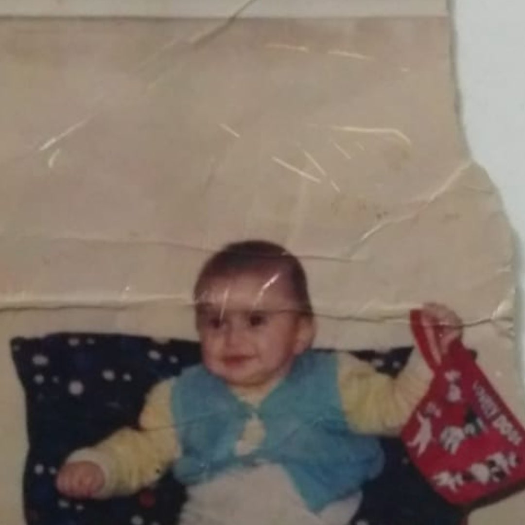 esracalikk's tweet photo. Bugün benim doğum günüm. Hastanede sayamadığım kaçıncı gün. Bugünün böyle geçeceğini hiç düşünmezdim. 
Yol gözümü dağlıyor bak, ağlasan da boş.
Her şeye rağmen, sen iyi ki doğdun minik https://t.co/mS6PfL9Jnr
