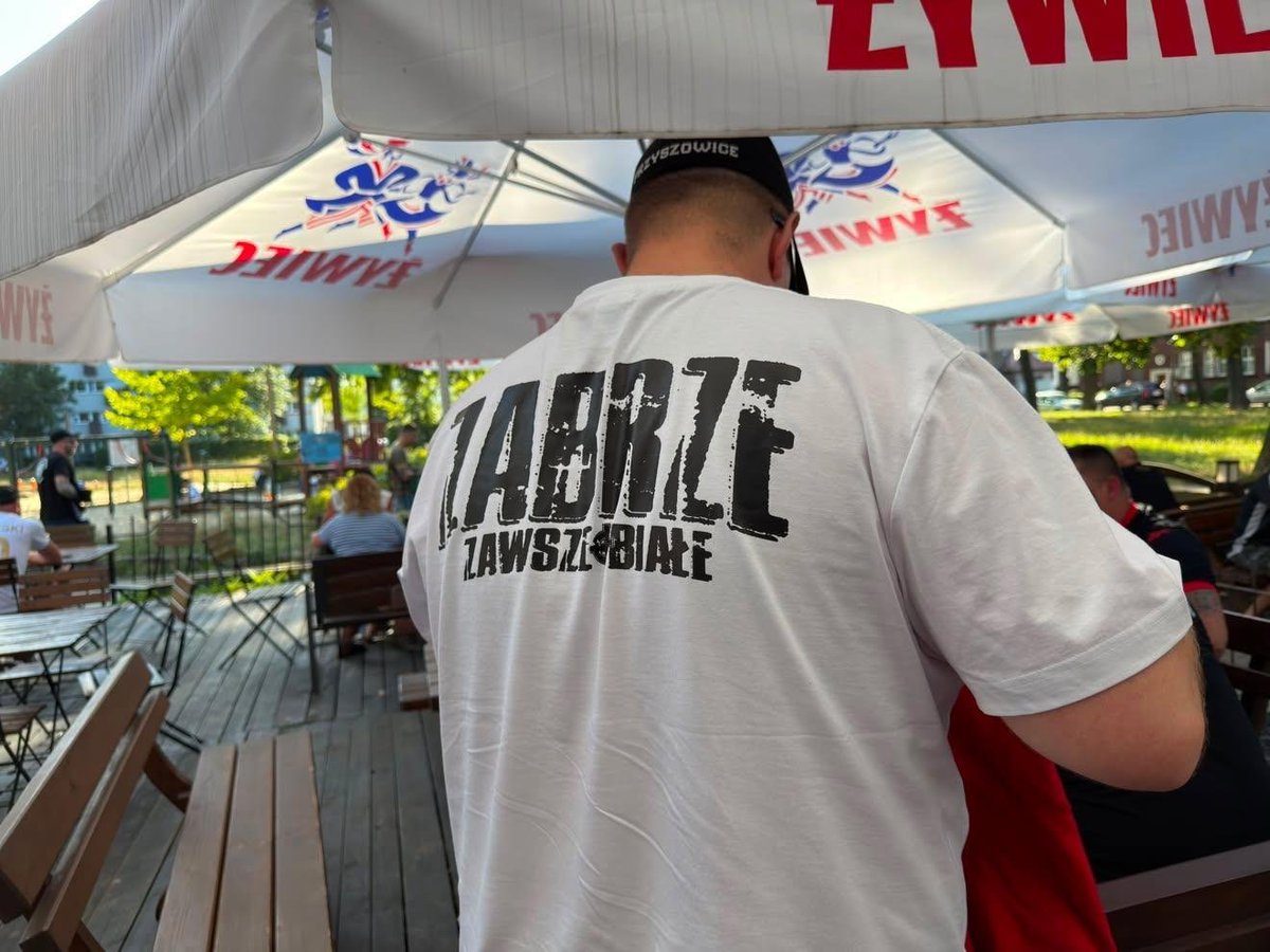 thecasualultra's tweet photo. 🇵🇱 Górnik Zabrze fans before their match against Fenerbahçe tonight. https://t.co/4j19bUNf5g