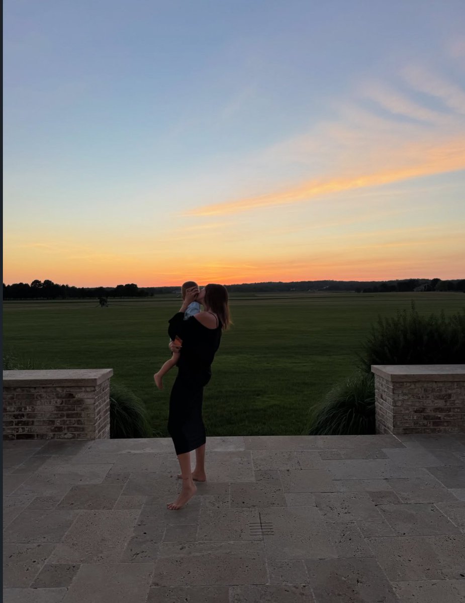 infobieberbr's tweet photo. Hailey, babe, hallelujah 
Baby Jack, hallelujah https://t.co/wDbZWyLns3