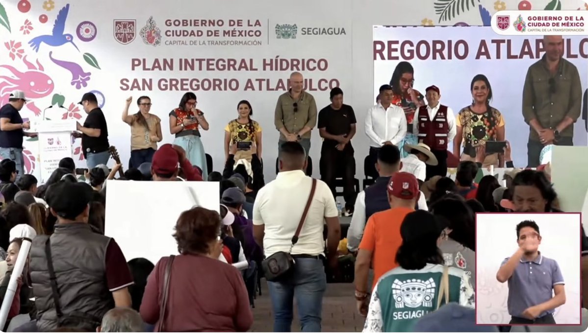 AnitaLomeli's tweet photo. 💧 La jefa de Gobierno, @ClaraBrugadaM, presentó los avances del Plan Integral Hídrico en San Gregorio Atlapulco, con una inversión histórica de 372 millones de pesos en obras para prevenir inundaciones, sanear el agua, fortalecer la producción chinampera y recuperar la vocación lacustre de Xochimilco.