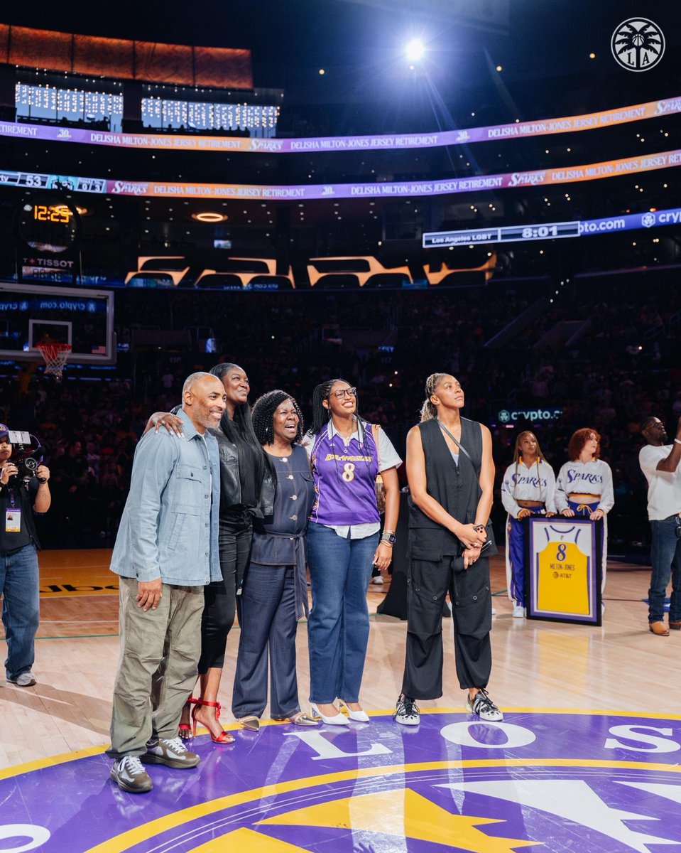 LASparks's tweet photo. The moment DeLisha’s jersey was unveiled. https://t.co/8hkxtatNNW